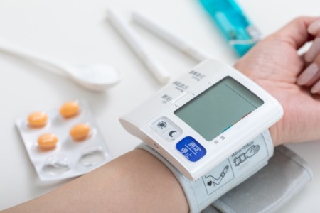 健康診断で高血圧と診断されたら？考えられる病気と対策