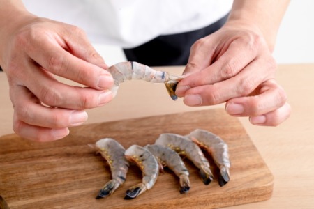 アニサキスによる食中毒の原因と対策｜正しい知識で未然に防ごう