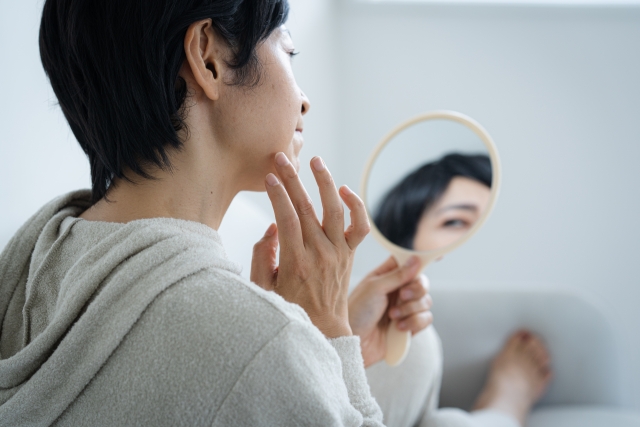 生理中の肌荒れ対策｜原因と効果的なスキンケア方法