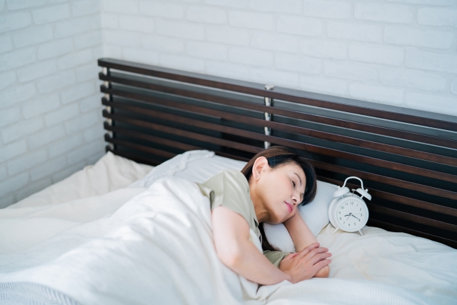 寝る時の姿勢｜健康に与える影響とおすすめの寝方