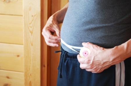 睡眠不足と肥満の密接な関係｜健康への影響と改善方法