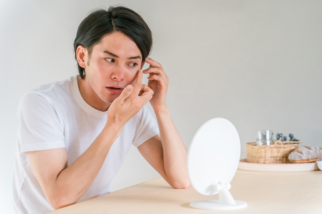 ICLとコンタクトレンズの比較｜長期的に見たらどちらがお得？