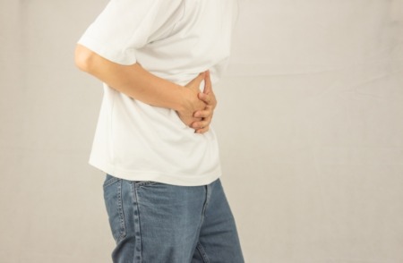 熱中症で腹痛を感じる原因とは？予防と対策を徹底解説