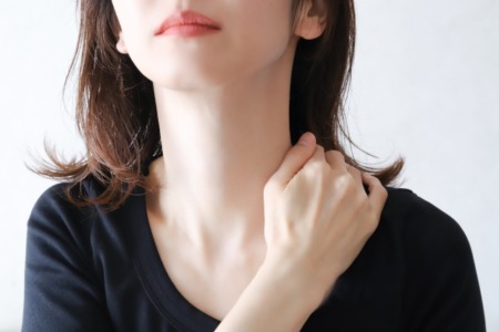 スマホ首の症状とは？原因と予防法を徹底解説