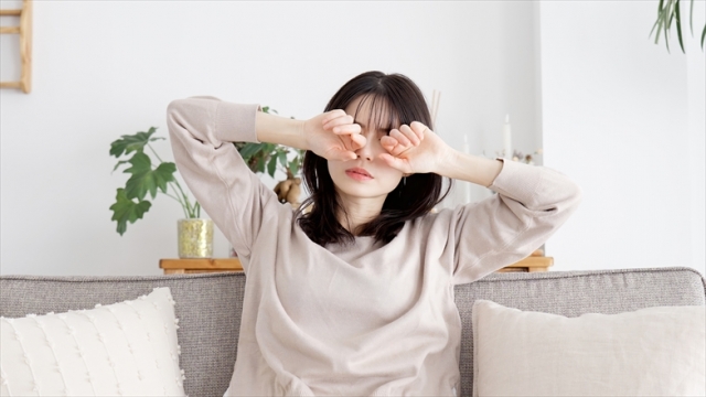 目を擦ることで生じるリスク