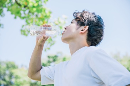 水を1日2L飲むと得られる効果：身体への影響と健康改善のポイント