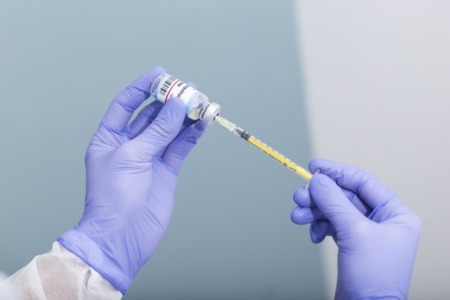 帯状疱疹ワクチンは20代でも接種可能？若い世代への影響と必要性