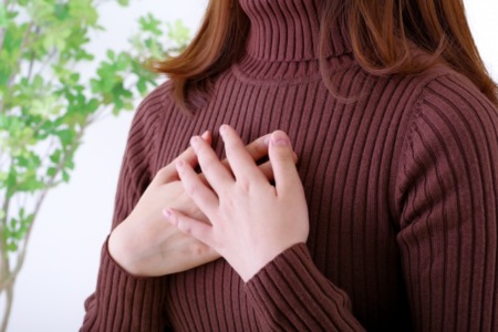 女性に多い心臓発作の前兆｜気を付けたいサインと予防法