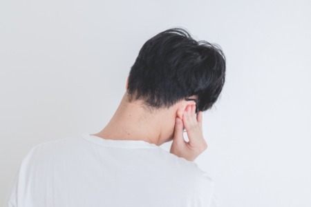 片耳から音が鳴る原因と対処法｜気になる症状を徹底解説