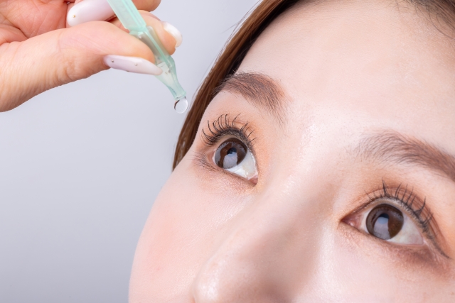 後天性眼瞼下垂と点眼薬アップニークミニ点眼液0.1%の効果と使い方